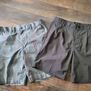 2 Pair Mens Golf Shorts Sz 34  PGA and IZOD